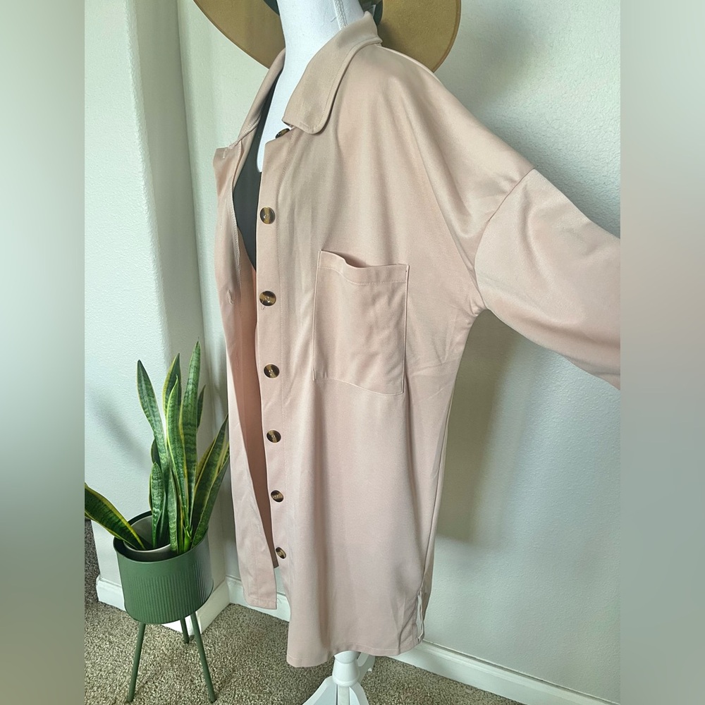 New - Women's Blush Button-Up shirt/tunic - FREE Shorts! - Picture 5 of 11